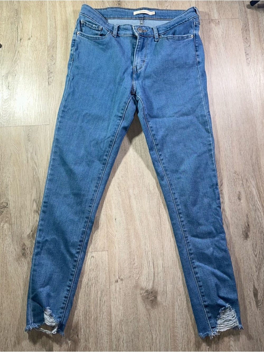 Levi's 711 Medium Blue distressed skinny Denim Jeans size 28 great condition